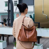 Isabelle – Vegán Hobo Válltáska + INGYENES pénztárca