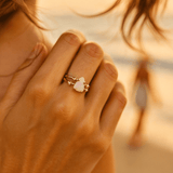 Nora | Anello in argento con pietra di luna