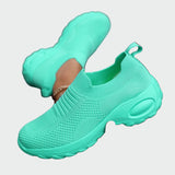 Klasszikus sportcipők mindennapi stílusban